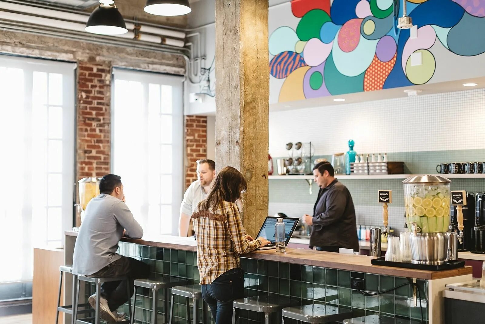 Ньюман wework. Wework мигель маккелви.