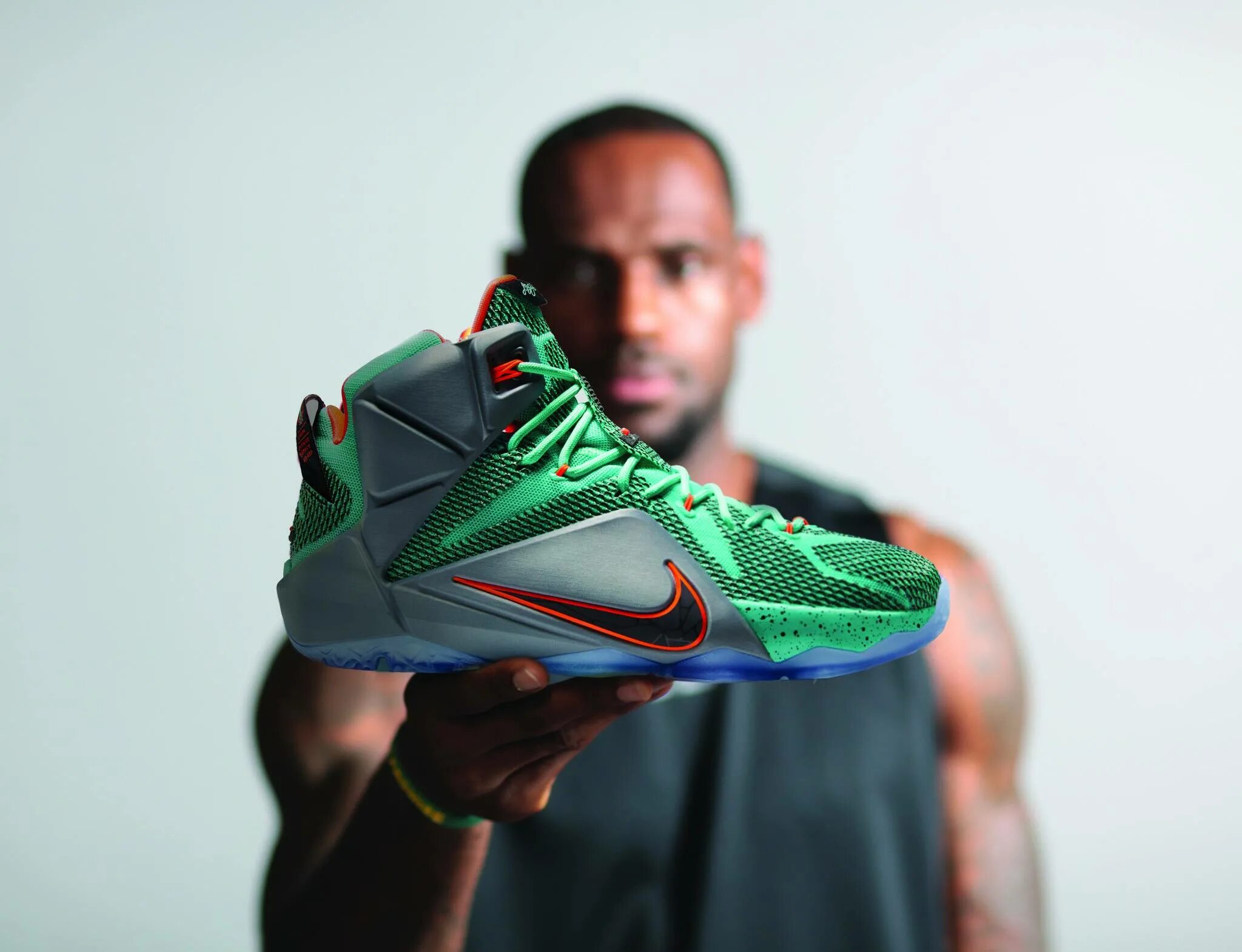 Пробить найки. LEBRON James кроссовки. LEBRON Wear lebron12. Кроссовки Леброны v. Nike кроссовки KD 7 PRM Ep.