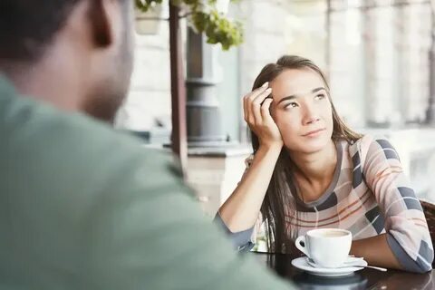 Девушка рассказывает как ее делают