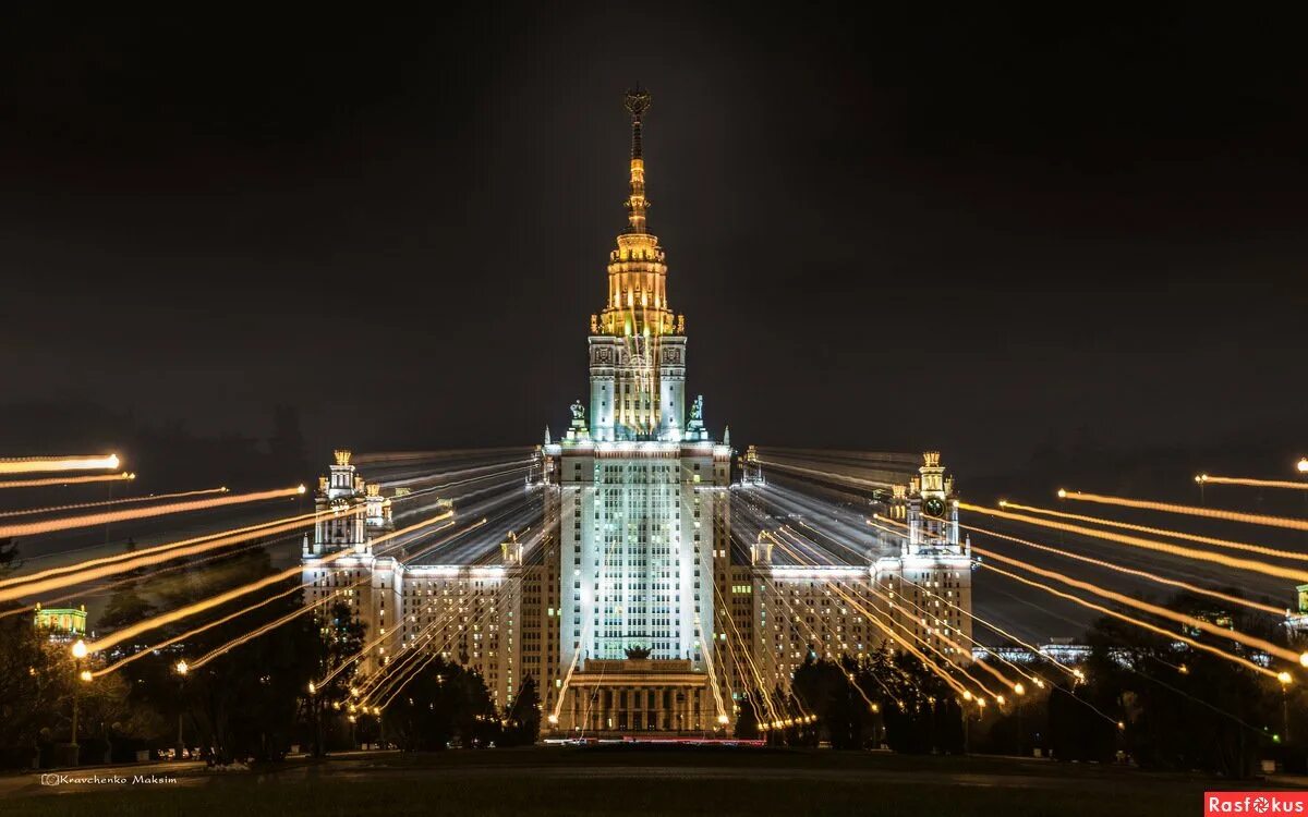 Смотровая площадка мгу. Воробьёвы горы Москва МГУ ночью. Парк Воробьевы горы МГУ. Смотровая МГУ ночью.