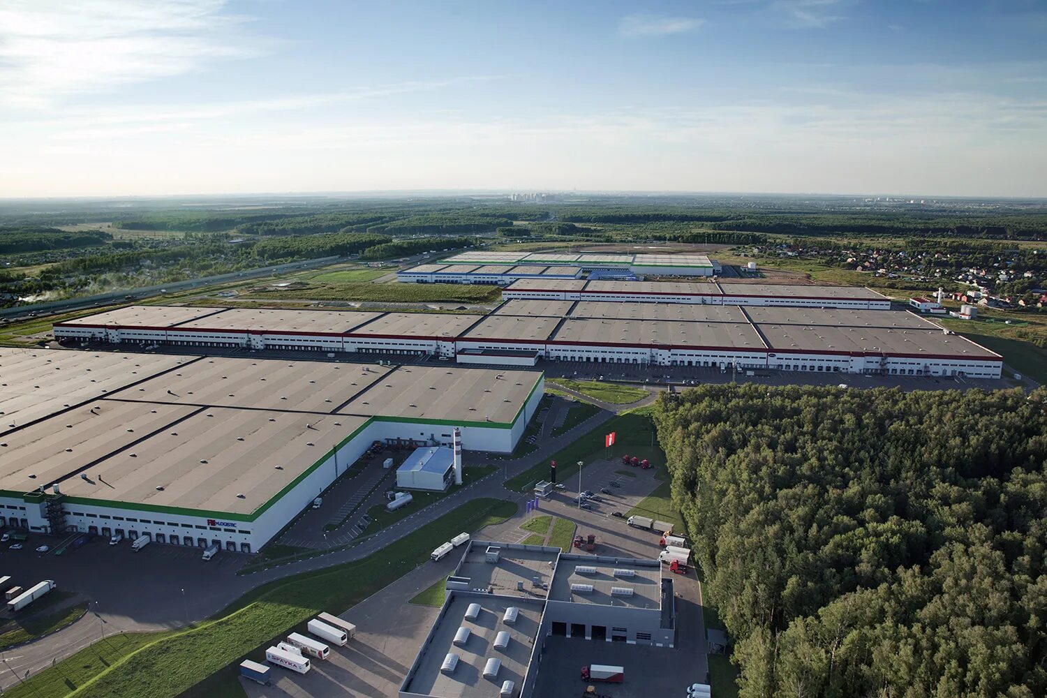 Южные врата складской комплекс. Парк победы бишкек. Южные врата белые столбы. Кузьминский парк ворота. Парк победы южный бишкек.