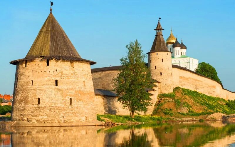 Псковский кремль кром. Псков кремль. Великий новгород детинец кремль. Псков древний город. Псков кремль 16 век.