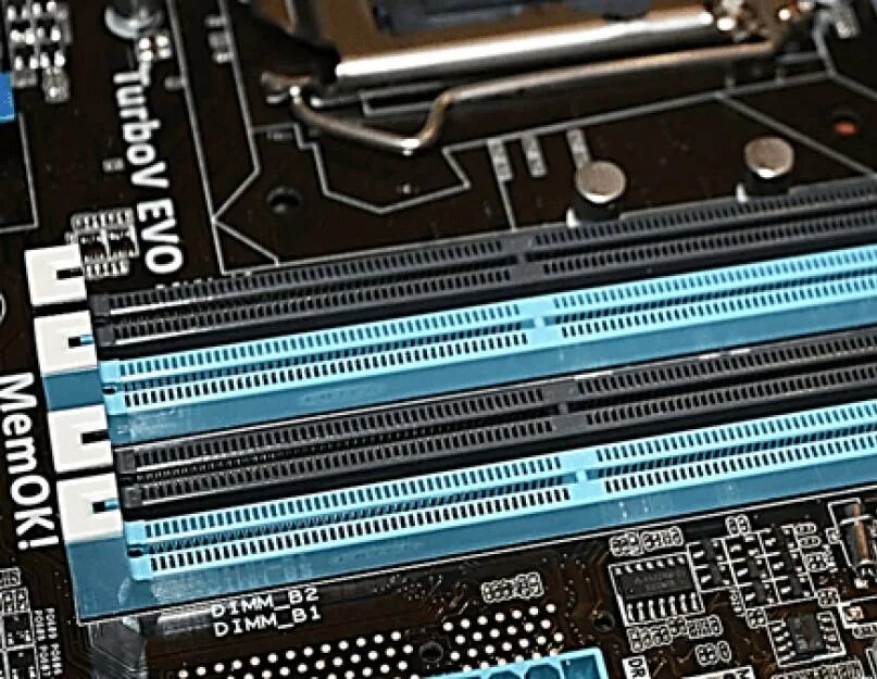 Материнская плата слоты оперативной памяти ddr3. Разъем для оперативной памяти на материнской плате ddr3. Слот оперативной памяти ddr2. Материнская плата разъемы ОЗУ ddr4, ddr3. Слоты памяти ddr3