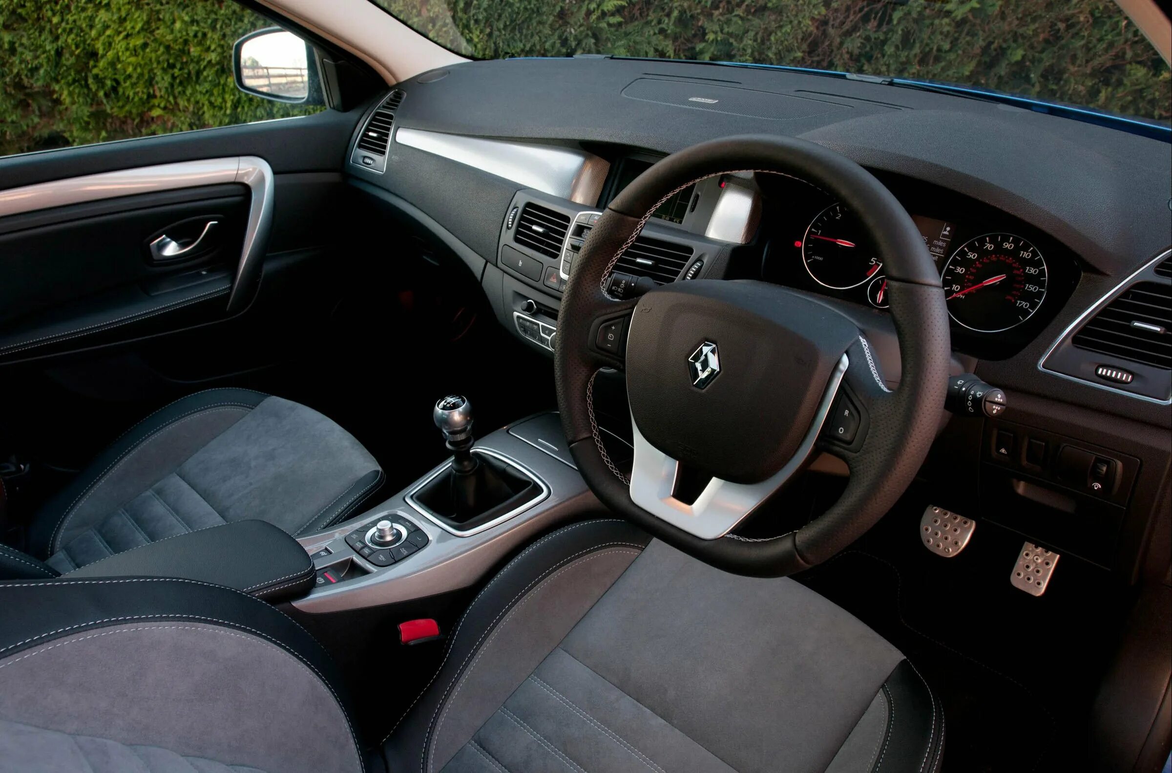 Renault laguna coupe салон. Рено лагуна 3 салон. Renault laguna 3 салон. Renault laguna iii салон. Renault laguna 3 салон.