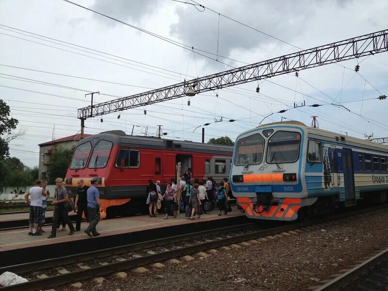 Электропоездов хабаровск. Электричка Хабаровск. Электропоезд Хабаровск Облучье. Электричка Хабаровск Биробиджан. Хабаровск - Биробиджан электропоезд.