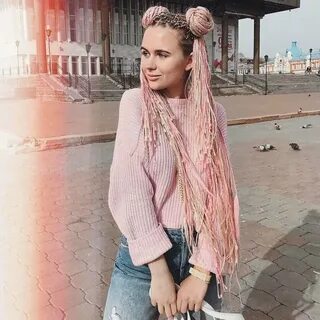 Розовые косички