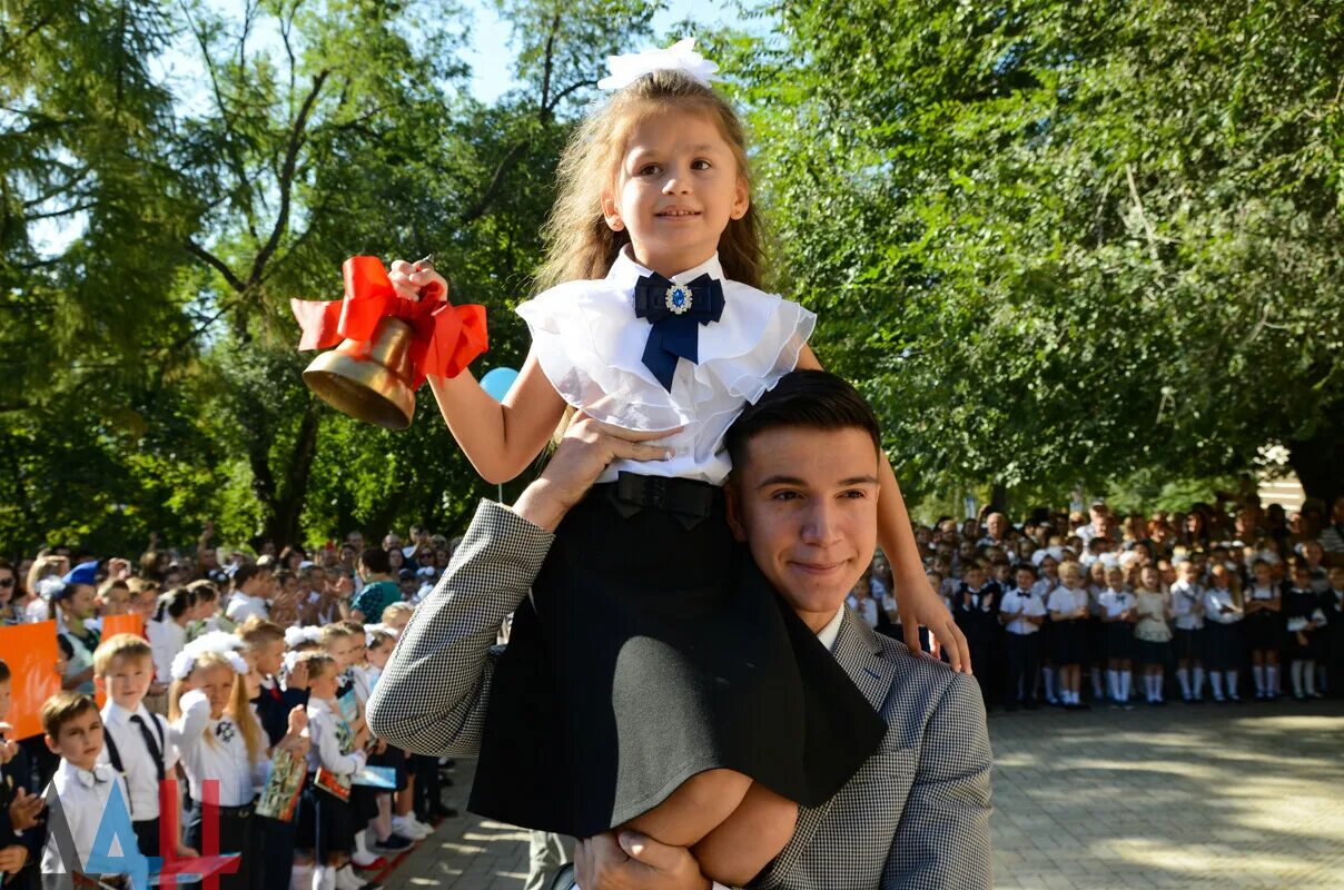 Бординг скул в англии. Школа в англии queen. Школьники сша. Школьная форма в сша. Сша 1 сентября.