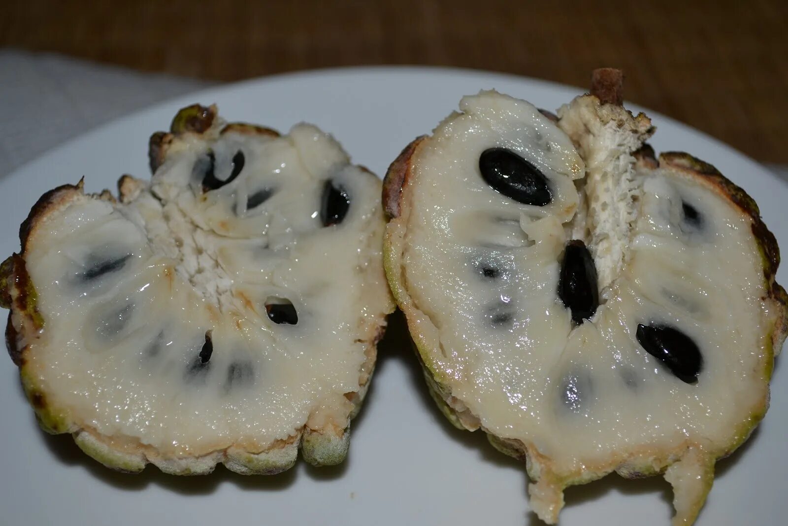 Custard Apple фрукт. Кремовое яблоко. Фрукт индийское яблоко название. Индийское кремовое яблоко.