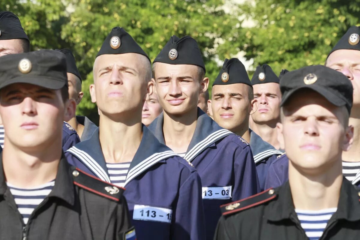Военно морское училище в мариуполе. Морское училище мариуполь 2012 год. Филиал нахимовского училища в мариуполе. Военно морское училище мариуполь. Нахимовское училище в мариуполе.