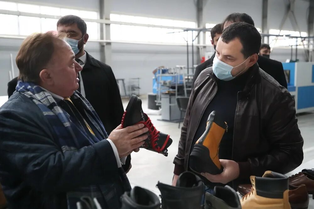 Промышленный цех. Простаивающие предприятия. Машиностроительная отрасль таджикистана фото. Завод в республике ингушетия. Ао курорты северного кавказа.