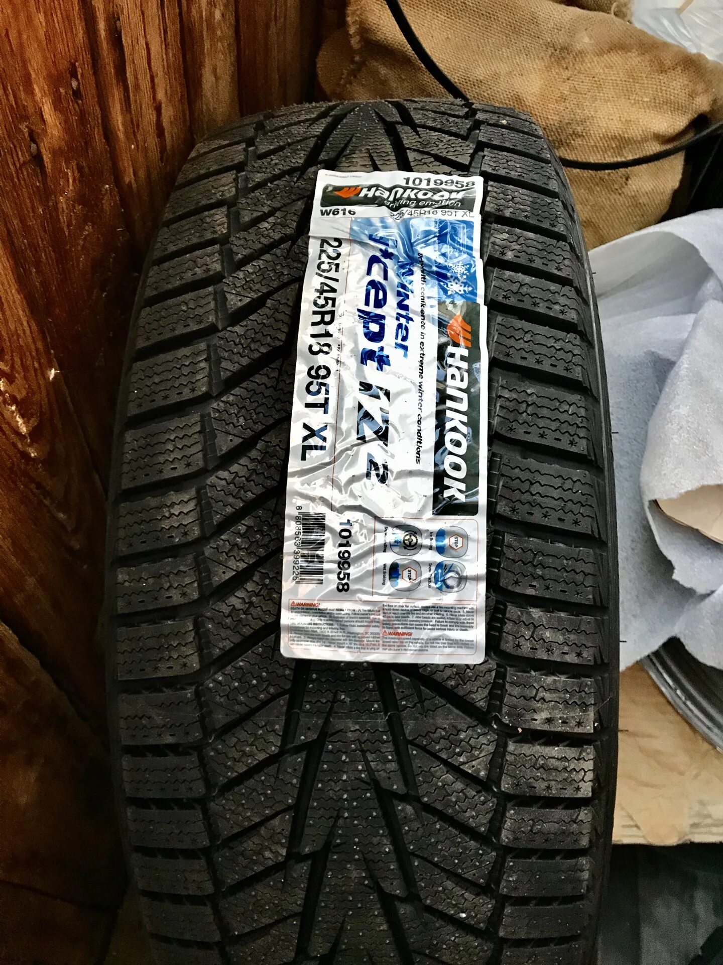 Hankook winter i cept iz2 w616 отзывы. Ханкук 616 липучка. Шина зимняя hankook winter i'cept iz 2 w616 195/60 r15 92t. Hankook winter i*cept iz2 w616. Hankook winter i*cept iz2 w616.