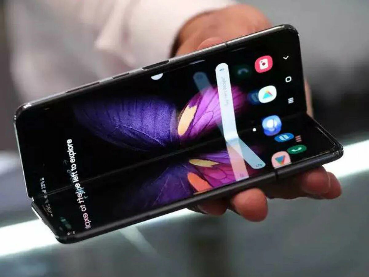 Новый самсунг 2022. Samsung Galaxy Fold 2022. Самсунг складной смартфон 2022. Новый самсунг 2019 Fold. Телефоны последние модели 2024