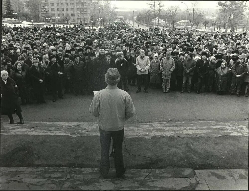 Митинги в России в 1990-е. Дмитров 1990. Митинги 90х. Россия 90-х годов. Митинги 1990