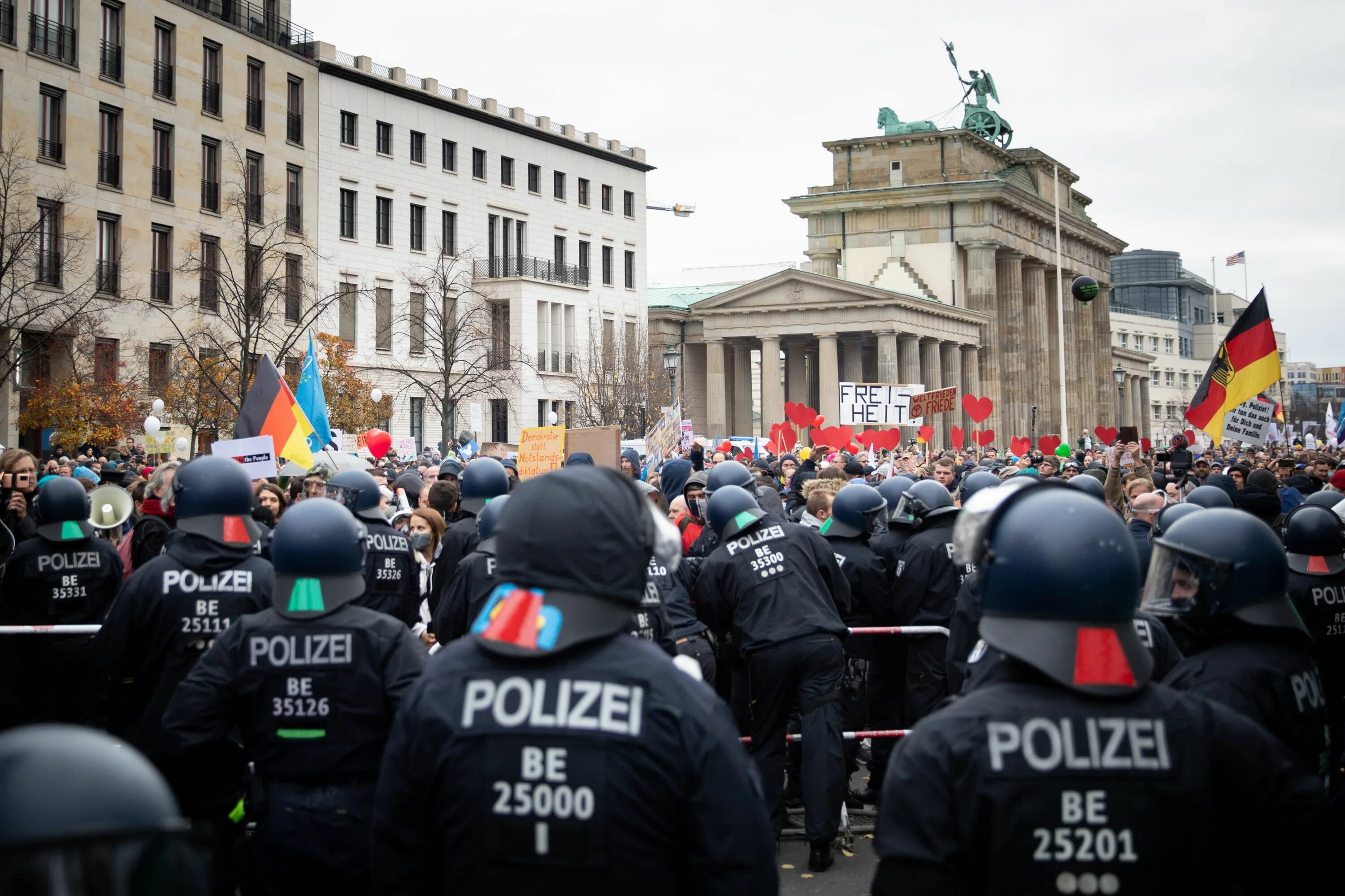 Почему бастует европа. Забастовка в Германии. Протесты в Германии. Забастовка в Германии сейчас. Забастовка в Берлине.