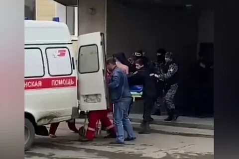 Полуголый психопат забил топором