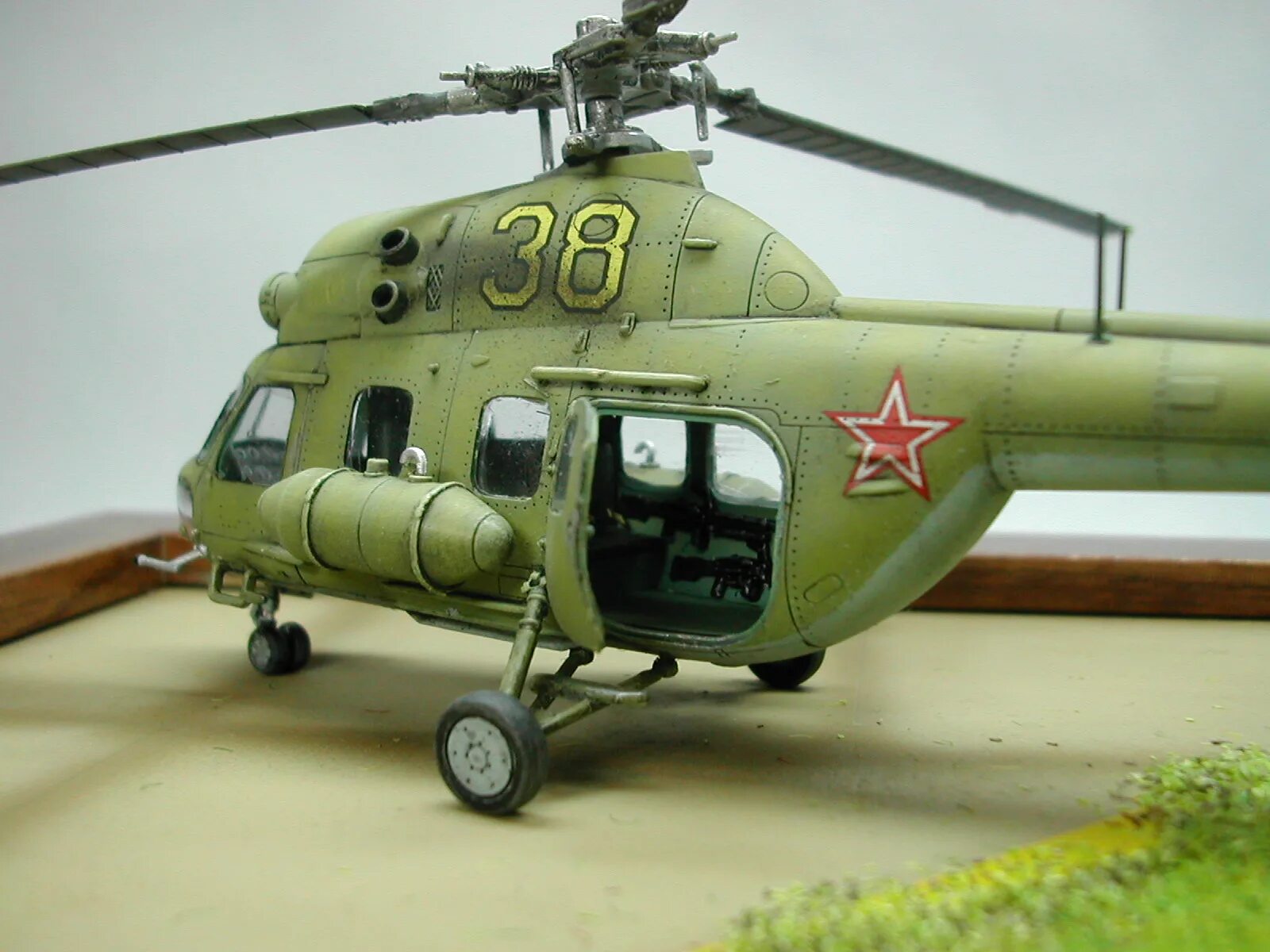 Модель вертолета ми-2. Ми-2 Hobby Boss. Сборная модель вертолета ми 2. Ми-2 1/72 Hobby Boss.