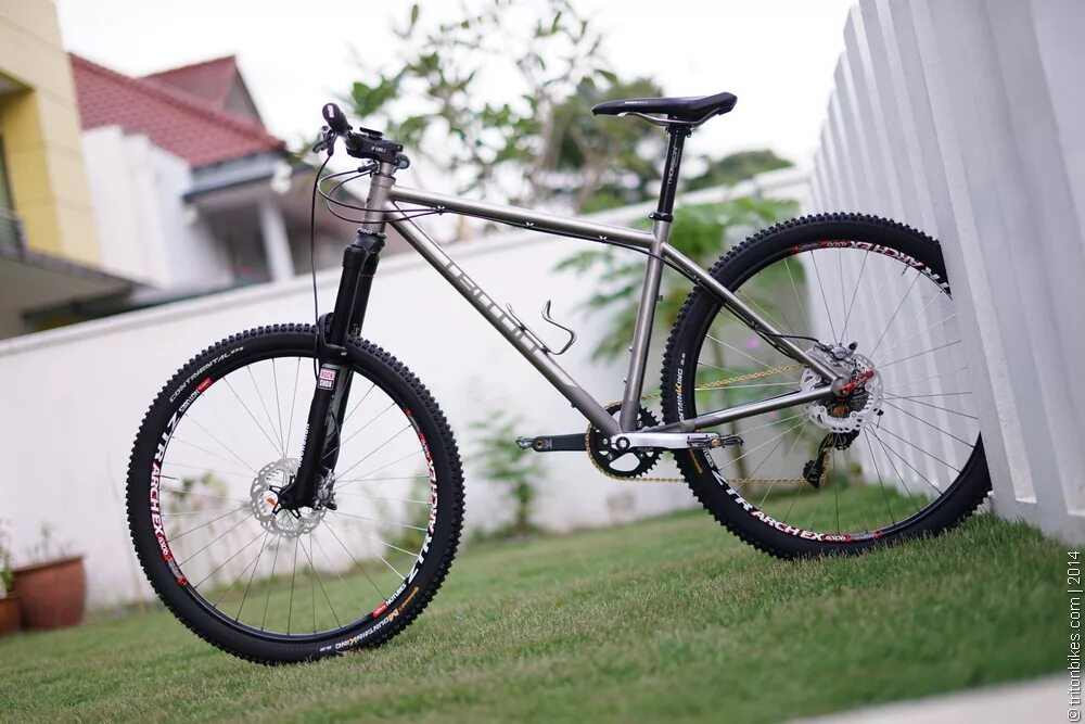 Марс планета и его спутники солнечной системы. Ганимед титан тритон луна меркурий плутон. Нептун планета спутники тритон. Тритон титан. Венера меркурий размер планеты.