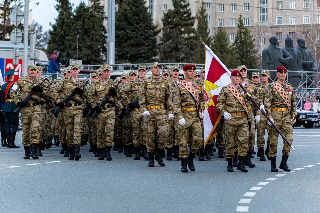 Парад 9 мая города. Парад. День Победы парад. Парад Победы шествие. Парад Победы Новосибирск.