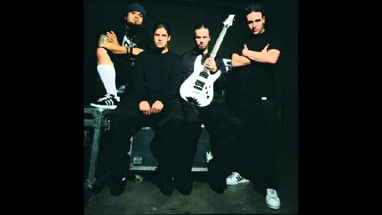 Papa roach between. Papa roach 2000 between angels. битвин ангелс папа роуч. papa roach infest. papa roach last resort.