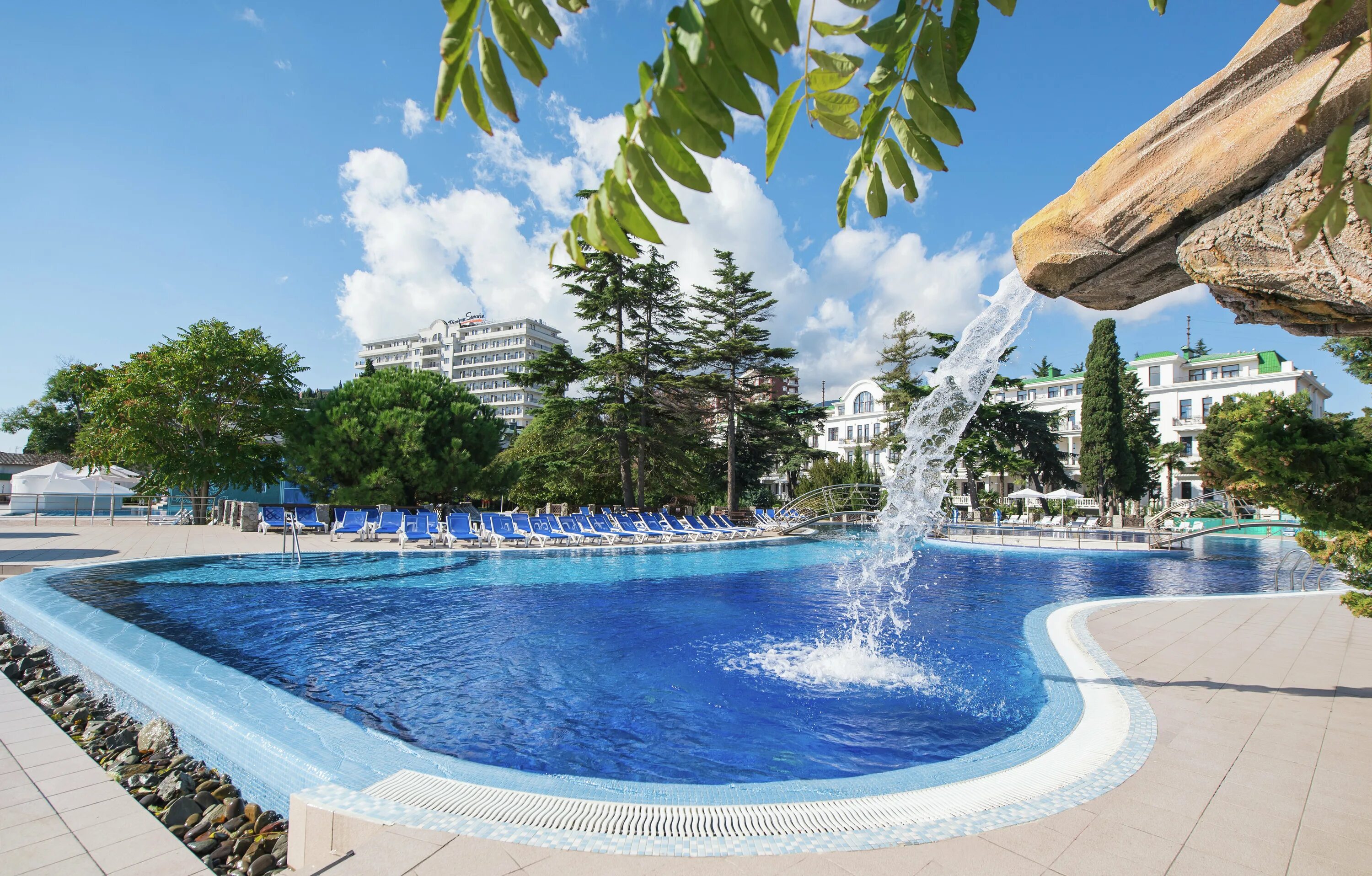 Ривьера Санрайз Крым Алушта. Отель Riviera Sunrise Resort & Spa 5*. Отель Ривьера Санрайз Алушта. Ривьера Санрайз Алушта пляж.