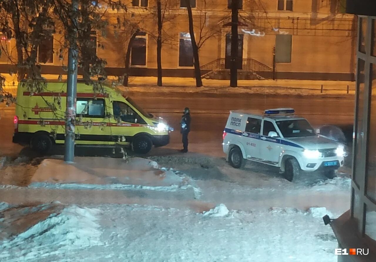 Случай в екатеринбурге сегодня. Случай в екатеринбурге сегодня. Екатеринбург 24 02 2022. Интернет рухнул. Е1 екатеринбург происшествия пожар сейчас.
