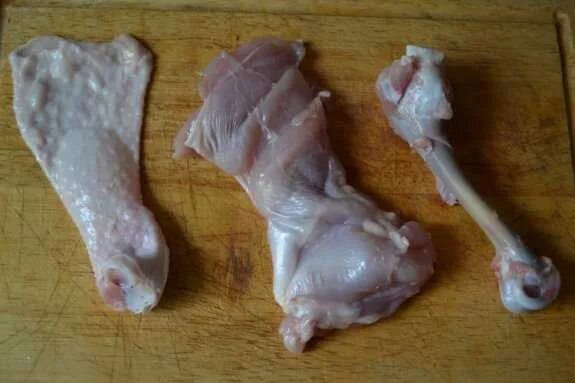 Кости в куриных ножках. Куриная голень без мяса.