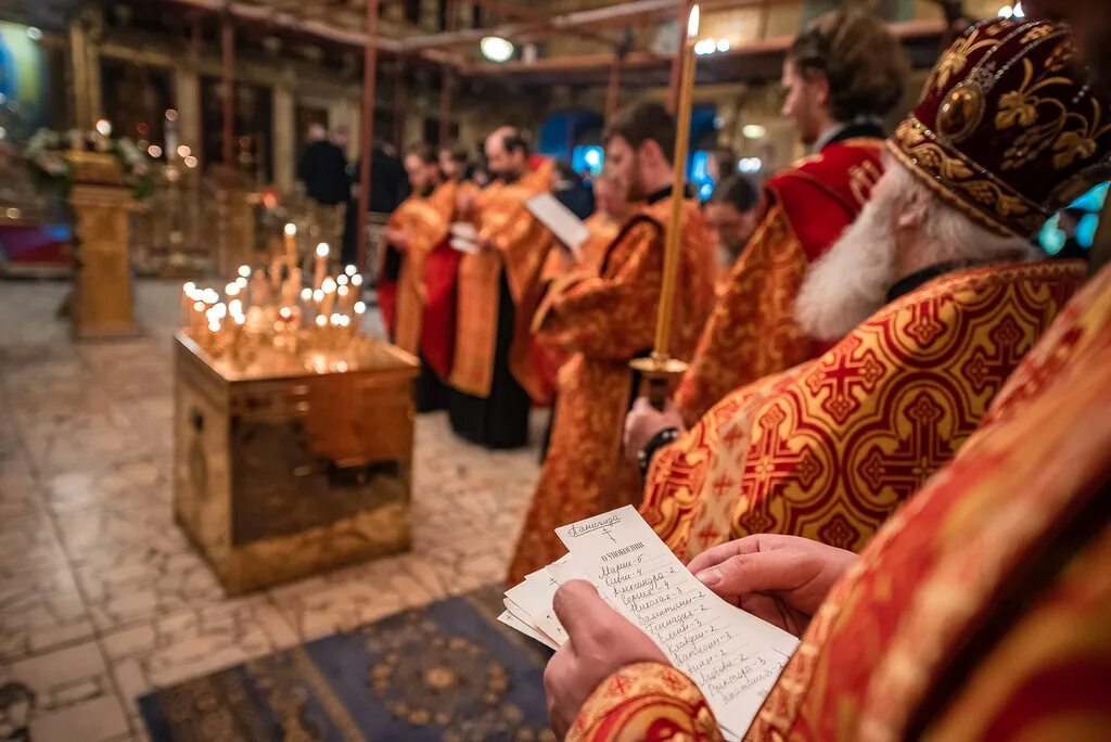 Заупокойное вечернее богослужение. Заупокойное богослужение. Ектения за упокой. Заупокойная утреня на Радоницу. Картинки заупокойная литургия.