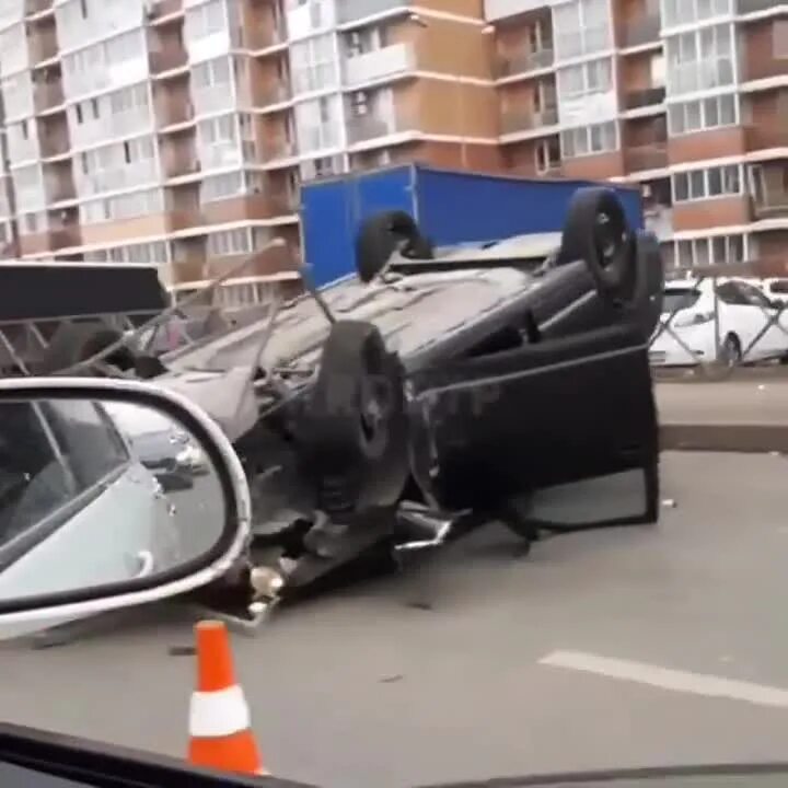 Авария на дзержинского сегодня. Авария в Краснодаре Дзержинского. Краснодар Дзержинского ДТП. ДТП на Дзержинского в районе Авиагородка..