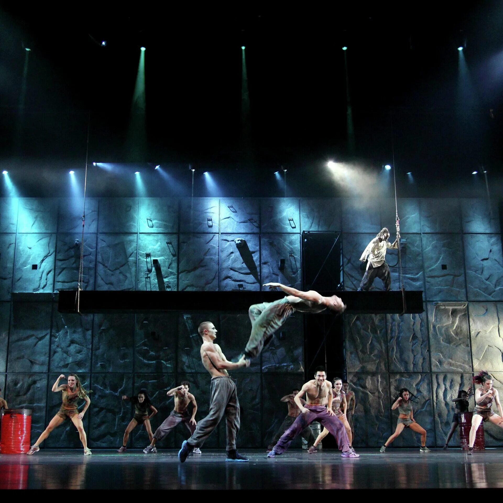 Musical day. Собор парижской богоматери мюзикл. Notre dame de paris мюзикл. Нотр дам де пари мюзикл 1999. Собор парижской богоматери квазимодо.