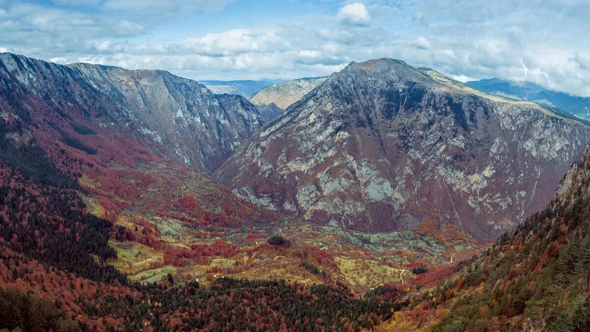 Гора ловчен черногория высота. Bulgaria meadow беласица. Avalske doline. Гора дурмитор черногория. Горный массив дурмитор черногория.