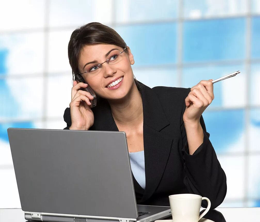 Офис с сотрудниками. Женщина в офисе за компьютером. The офис. Офисный сотрудник. Люди в офисе.