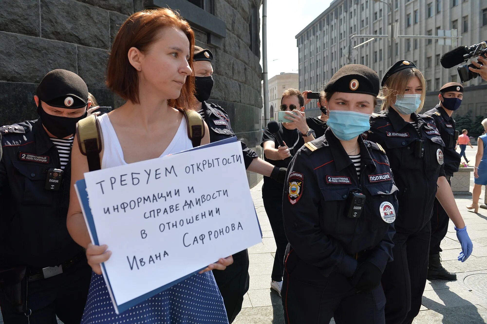 Митинги пикеты. Протесты в России. Журналист на митинге. Против действующей власти