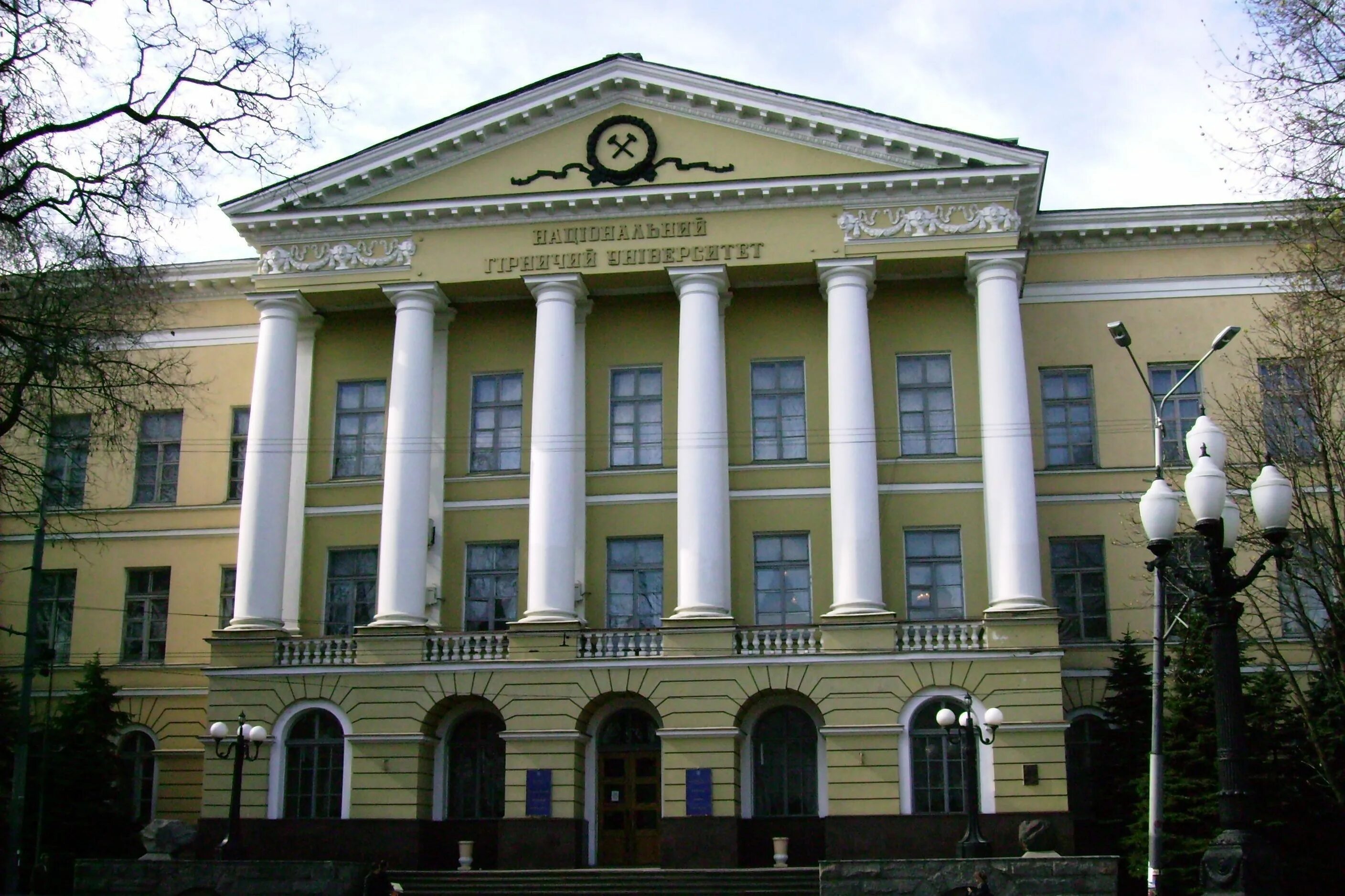 здания киевского университета имени тараса шевченко. черновцы университет федьковича. учебные заведение украины. образование украины. украина студенты.