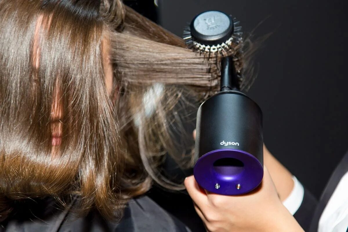 Как сушить феном дайсон. Фен дайсон. dyson hair dryer. фен дайсон фиолетовый. мелирование феном.