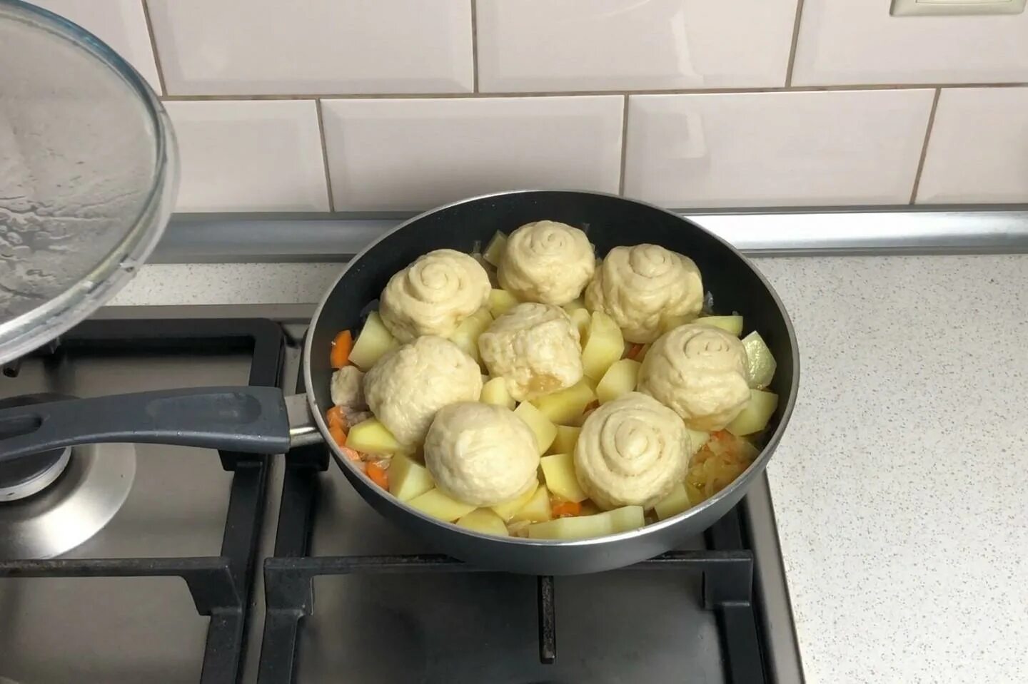 Штрудли рецепт по немецки с картошкой. Штрудли рецепт по немецки с картошкой. Нудли штрудли. Штрули рецепт. Штрудли немецкие.