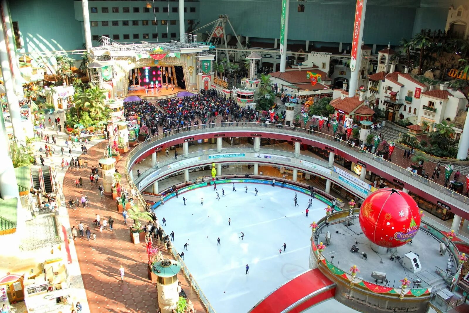 5 развлечений. Lotte World Сеул. Башня Lotte World. Южная Корея Лотте ворлд Тауэр. Башня Lotte World внутри.