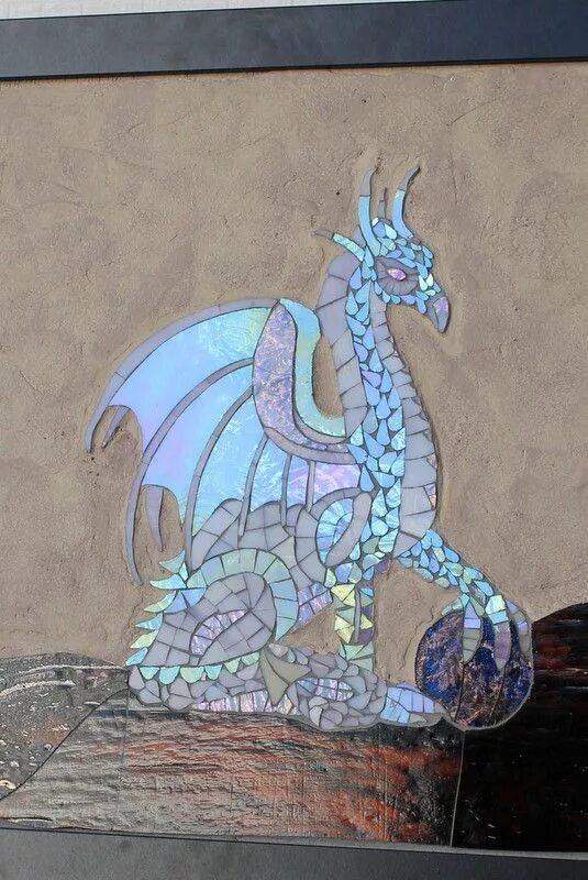 Китайский дракон витраж. Витраж дракон в цвете. Дракон из мозаики.