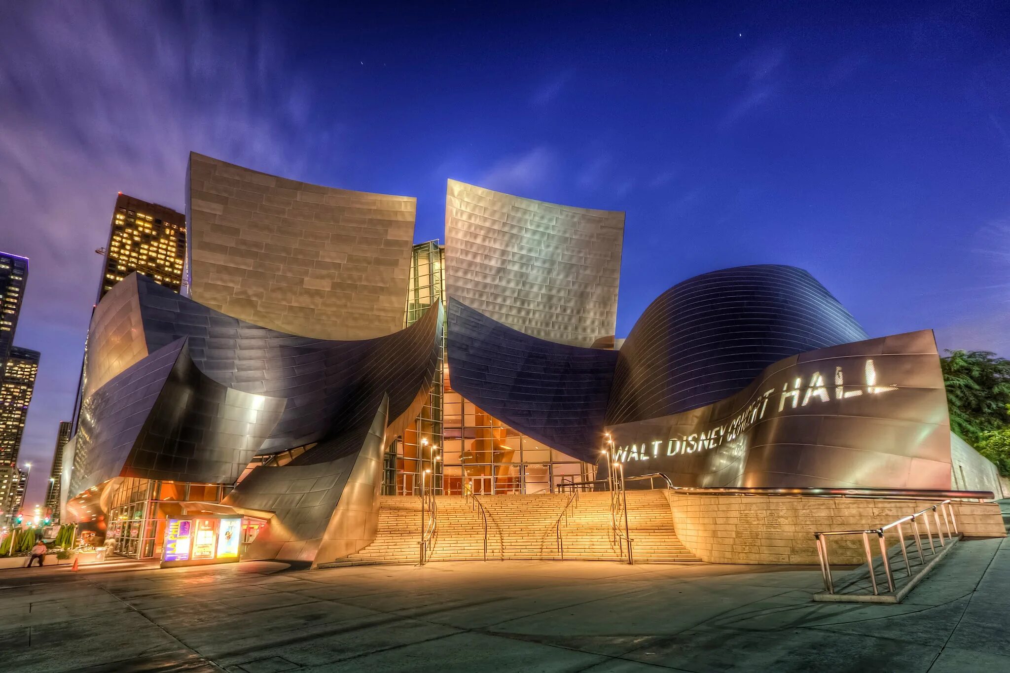 Концертный зал диснея. Лос Анджелес концертный зал Уолта Диснея. Концертный зал Уолта Диснея Фрэнка Гери, Лос-Анджелес, Калифорния. Концертный зал имени Уолта Диснея в Лос-Анджелесе (2003). Концертный зал имени Уолта Диснея Фрэнк Гери.