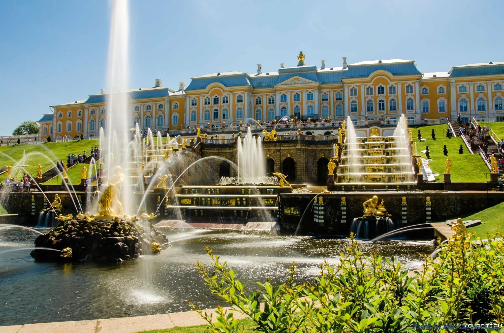 Часы работы петергофа в санкт петербурге 2025. Петергоф (дворцово-парковый ансамбль) фонтаны. большой петергофский дворец фонтаны. фонтан большой каскад в петродворце. большой дворец и большой каскад в петергофе санкт-петербург.