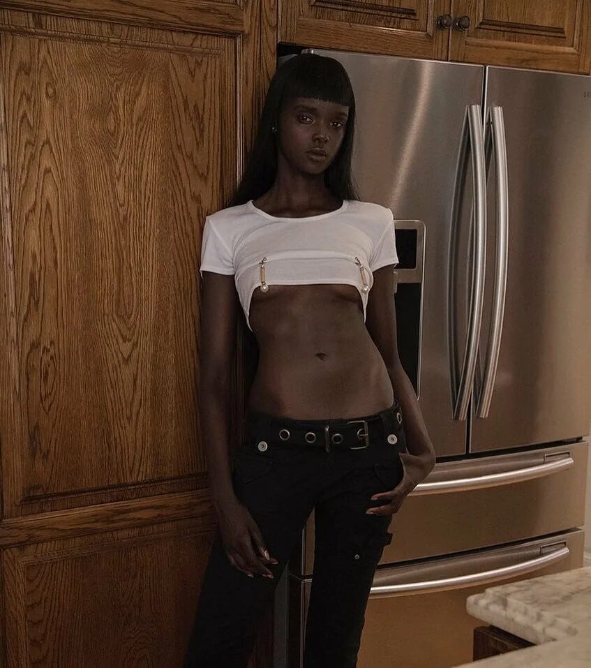 Худые негритянки видео. Модель даки тот (Duckie thot) из Южного Судана. Модель Ньядак тот из Южного Судана. Duckie thot - австралийская модель. Даки Тодд.