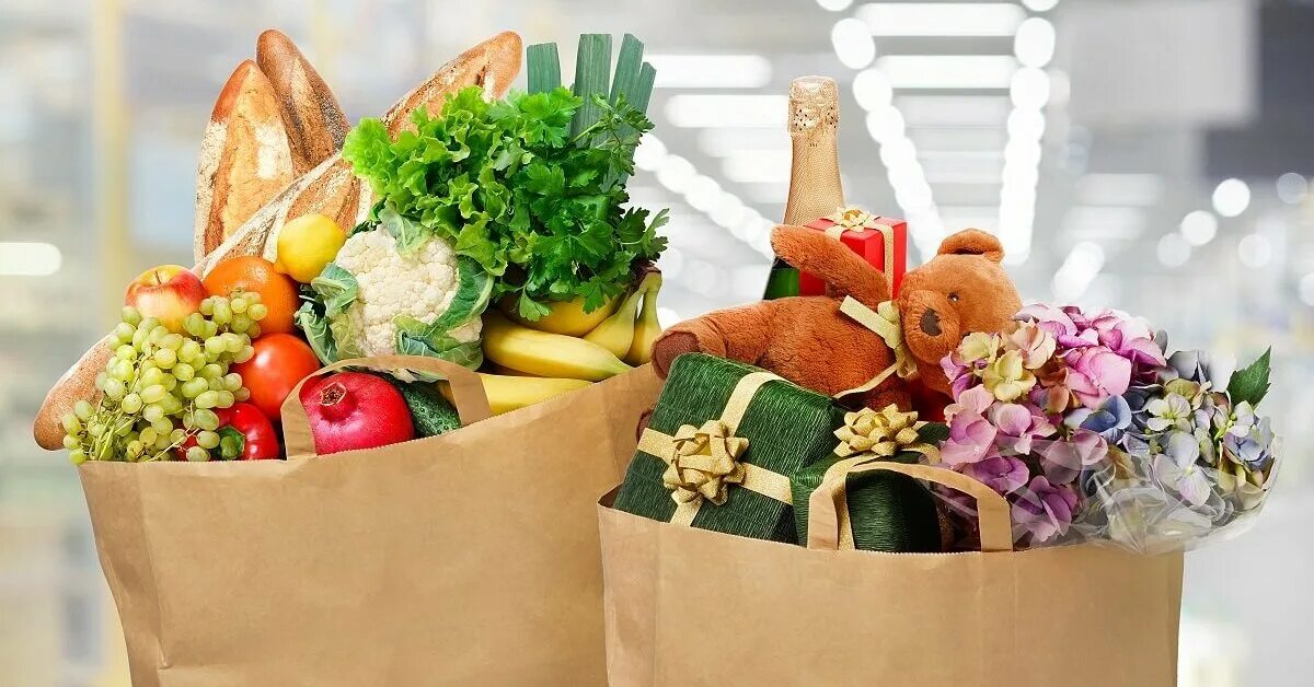 Новогодние корзины подарочные. Корзинка с продуктами. Продуктовые праздники. Подарочная продуктовая корзина. Подарочная корзина с продуктами.