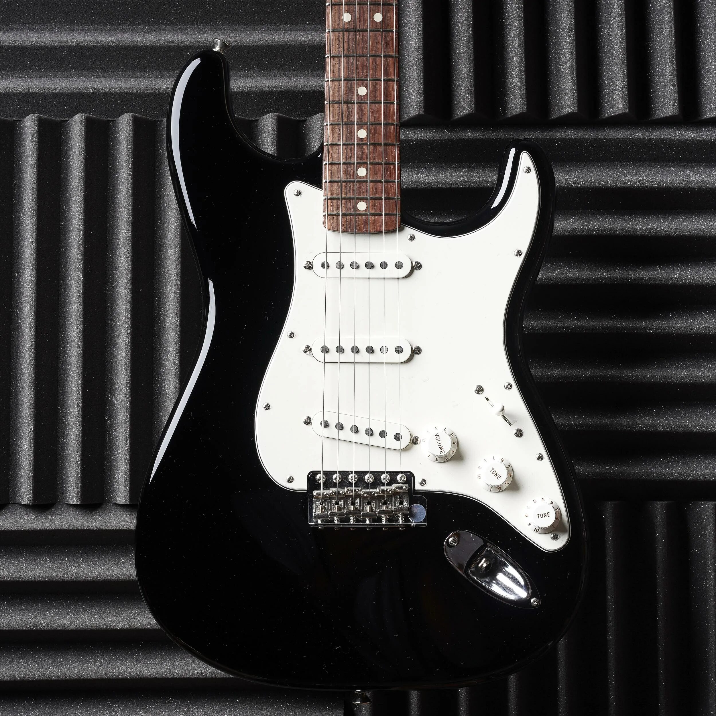 Fender American Vintage 70. Black Stratocaster Rosewood. Fender SRV Stratocaster черный. Черный стратокастер Vintage.