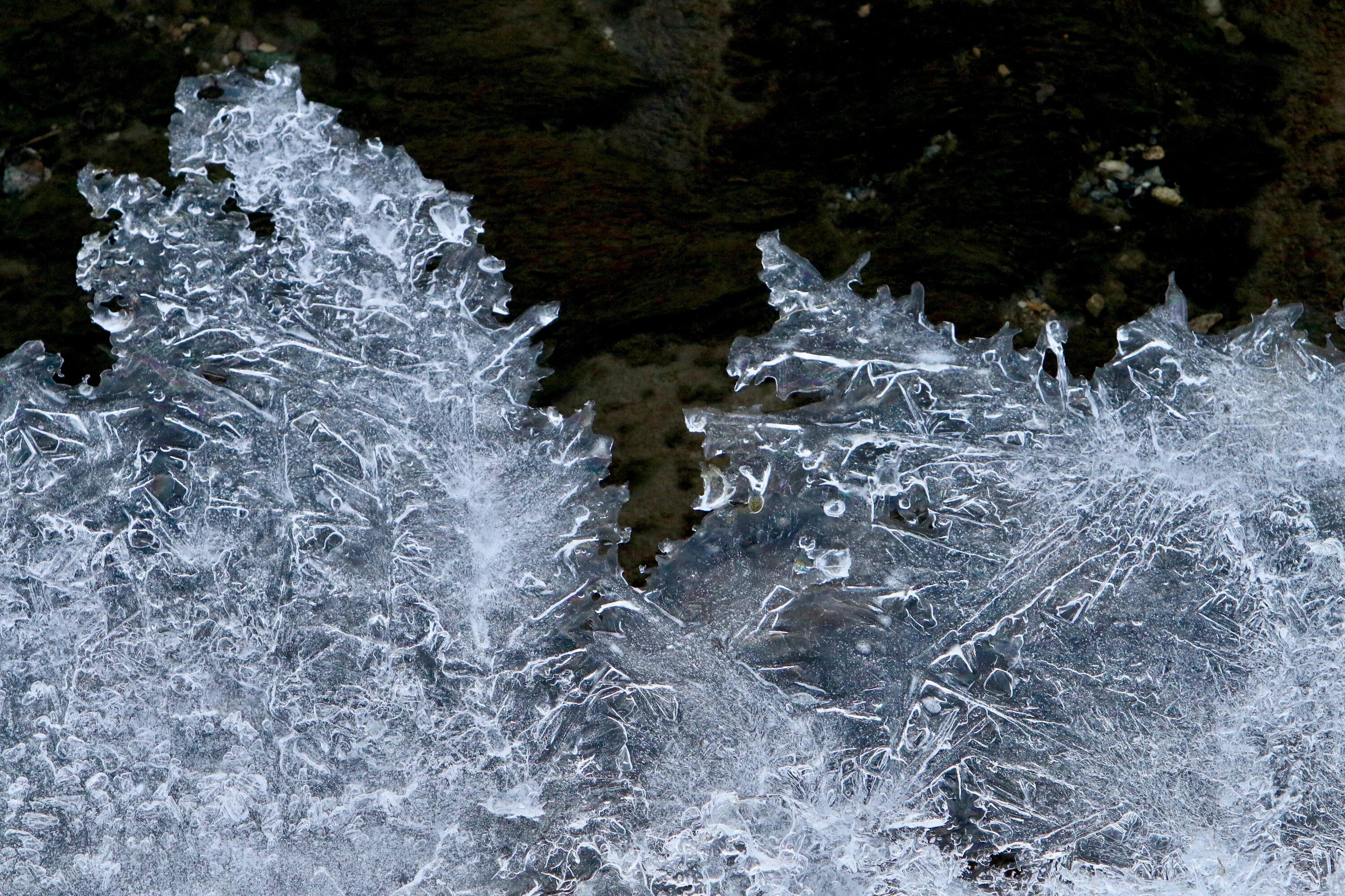 Замерзшая вода. Кристаллизация воды. Замерзание воды. Кристаллы льда. Парообразное состояние воды