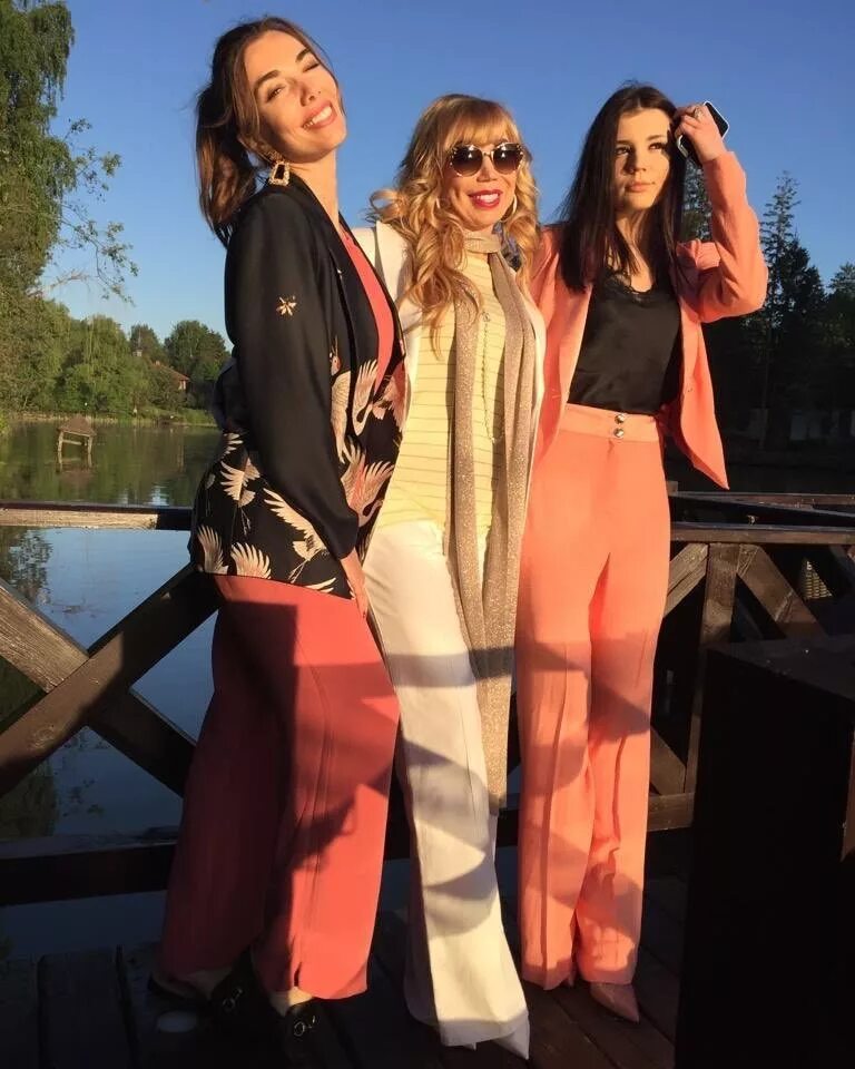 маша распутина дочь мария викторовна захарова. старшая дочь маши распутиной. маша распутина и ее дочь. распутина дочери сколько лет. мария захарова дочь маши распутиной.