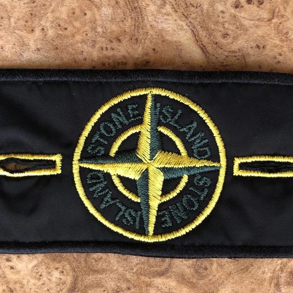 Патчи стоун айленд. Stone Island патч. Нашивка Stone Island. Нашивка стенеалнед. Шеврон Stone Island.