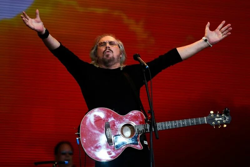 Barry gibb. Барри Гибб. Heart Swell Барри Гибб. Барри Гибб сегодня. Барри Гибб состояние.