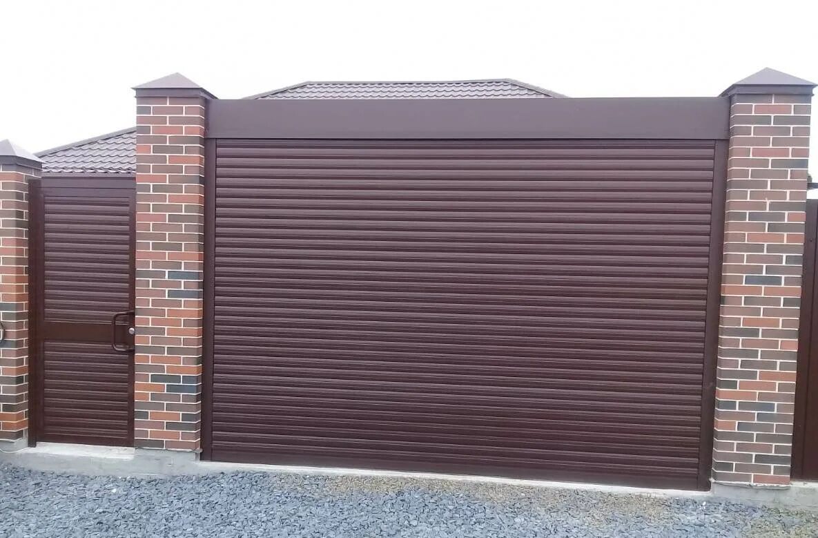 ролл ворота ростов на дону желтые. проекты рулонных ворот на калитку. рольворота doorhan 3000x4000. ролл ворота с кирпичными столбами. забор с роллетными воротами.