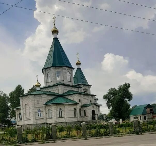 Пос троицкое алтайский край. Троицкое Алтайский край Церковь. Поселок Троицкое Алтайский край. Алтайский край Троицкий район село Троицкое. Площадь в Троицкое Алтайский край.