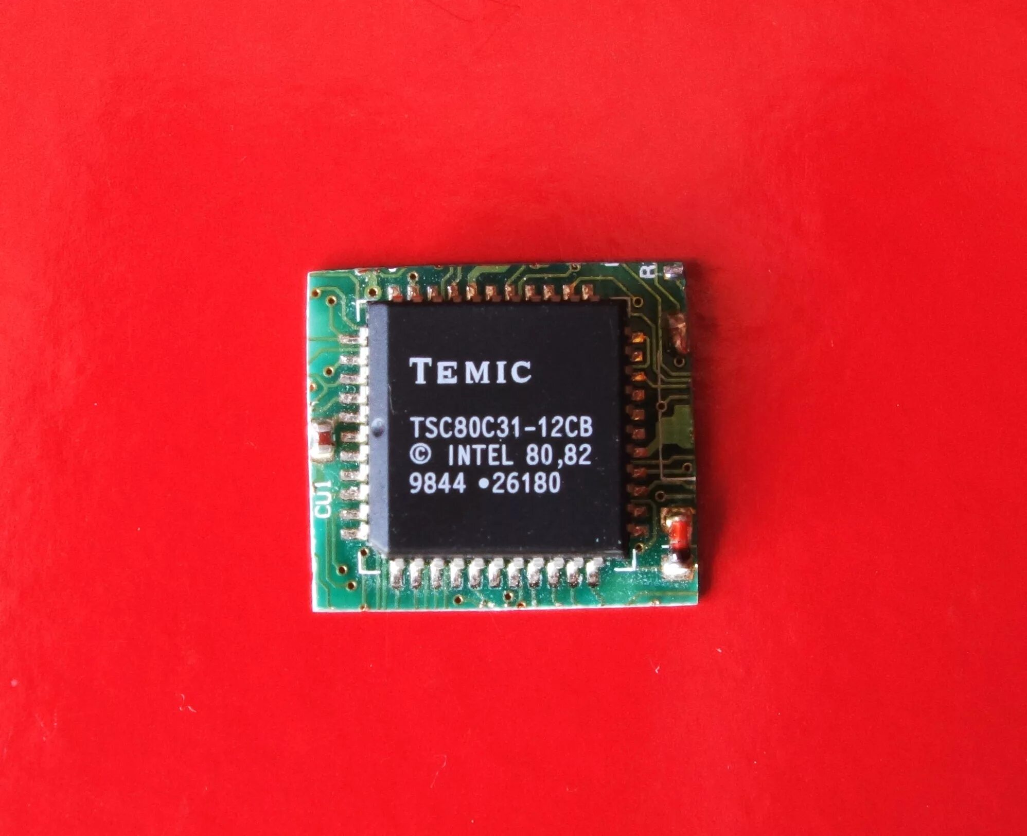 32 16 s. Intel 80 eu. Tsc80c31-12ca. Temic 11 код чипа. Temic 00m8.