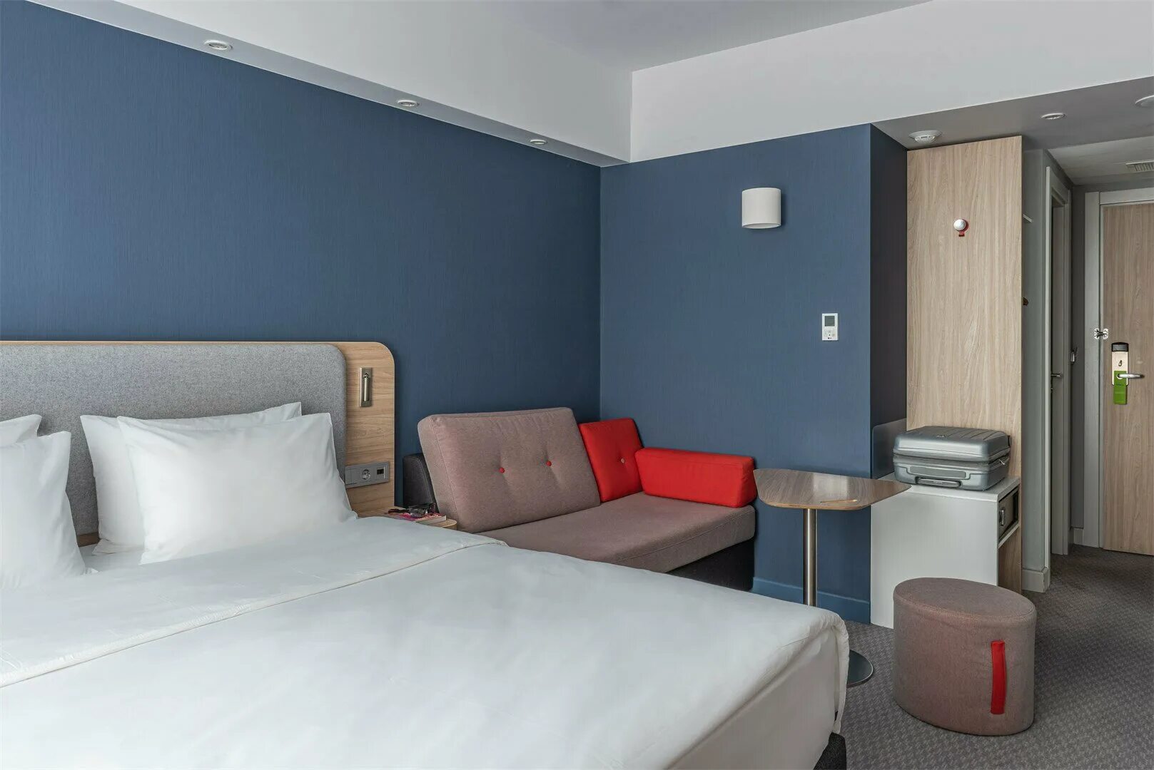 Holiday inn express moscow paveletskaya 3*. холидей инн москва павелецкая. гостиница holiday inn павелецкая. Holiday inn express павелецкая. Cosmos smart dubininskaya hotel.